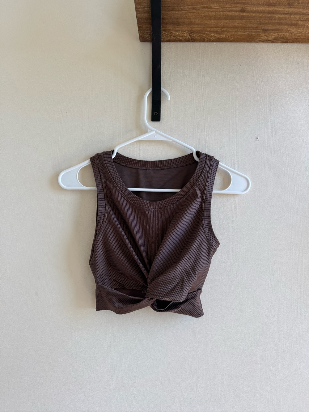 Women's Brown Ribbed Twist Front Cutout Workout Crop Tank | Size Small